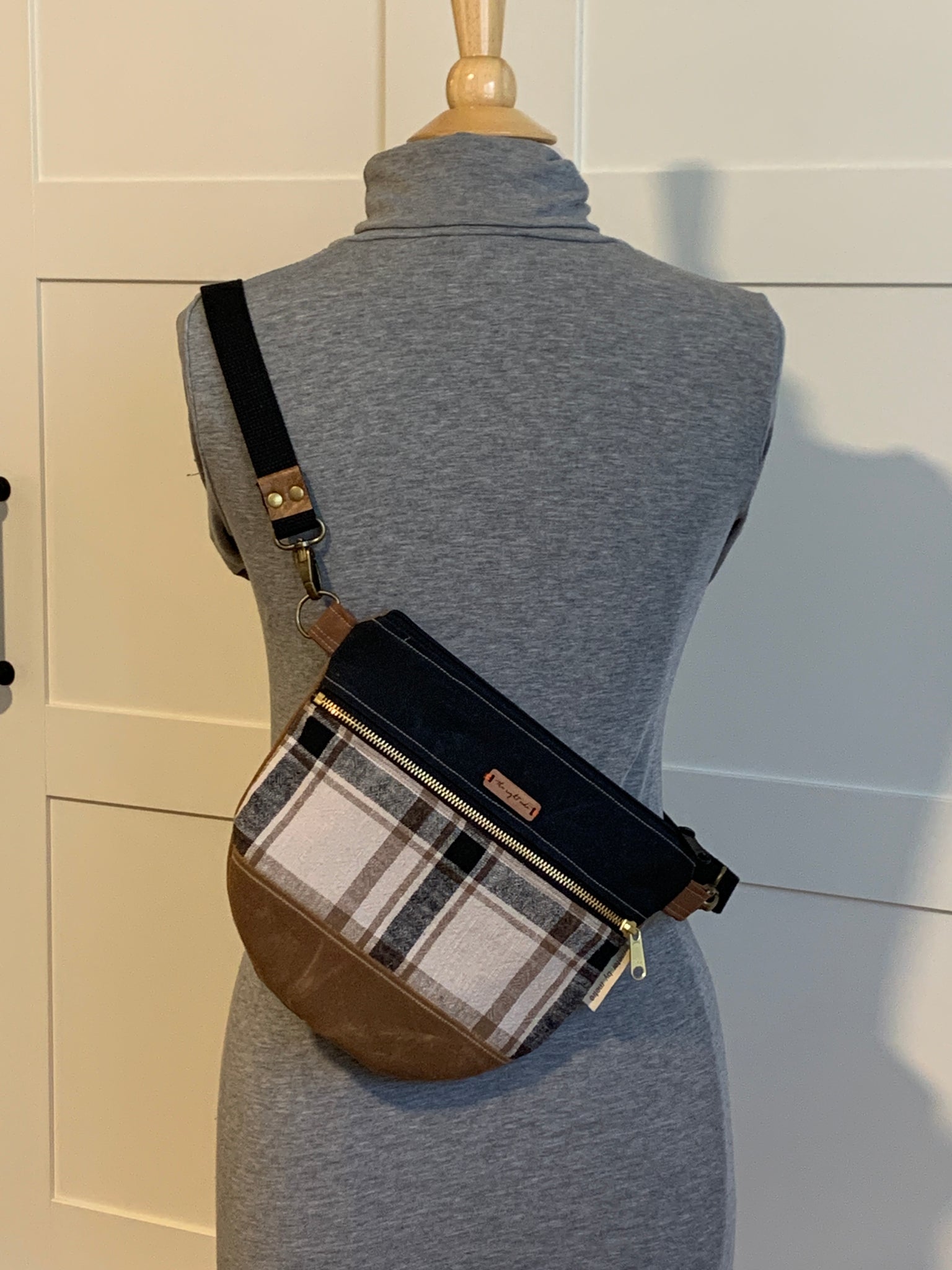 Go Light Sling - Plaid